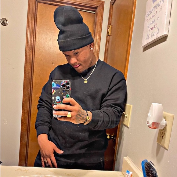 Meet your Posher, Yeison - Picture 1 of 1